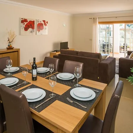 Будинок відпочинку Charming Family Townhouse In Albufeira, Algarve