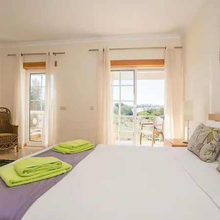 Будинок відпочинку Charming Family Townhouse In Albufeira, Algarve *