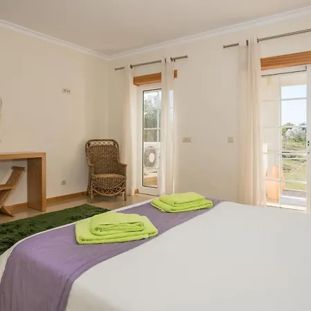 Charming Family Townhouse In Albufeira, Algarve Будинок відпочинку Албуфейра