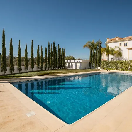 Charming Family Townhouse In Albufeira, Algarve Будинок відпочинку Албуфейра