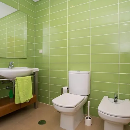 Charming Family Townhouse In Albufeira, Algarve Албуфейра