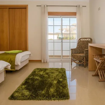 Charming Family Townhouse In Albufeira, Algarve *