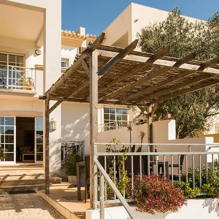 Будинок відпочинку Charming Family Townhouse In Albufeira, Algarve Албуфейра