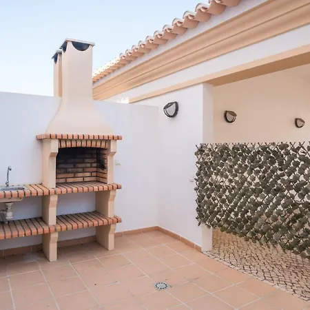 Будинок відпочинку Charming Family Townhouse In Albufeira, Algarve *
